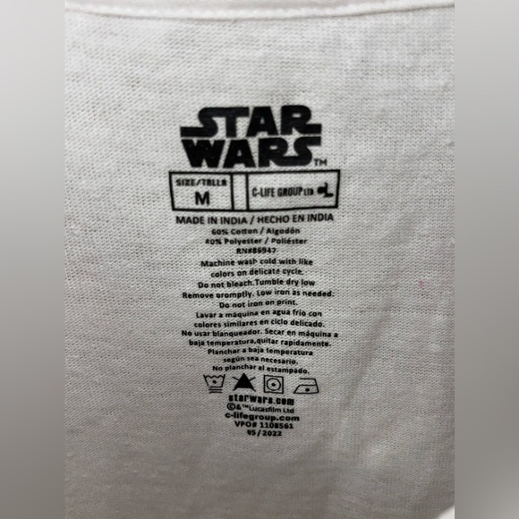 Disney Star Wars Grogu ~ Baby Yoda Star Wars T-Shirt ~ Size Medium - Picture 4 of 9